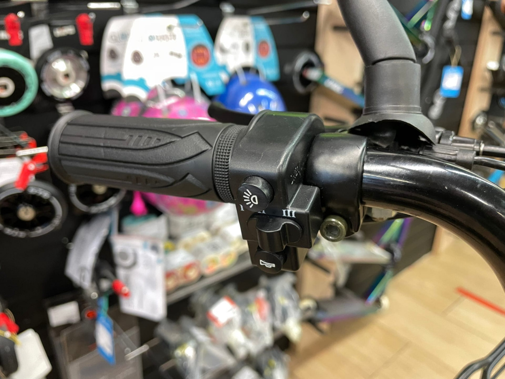 KWDLm962PhU.jpg KWDLm962PhU.jpg